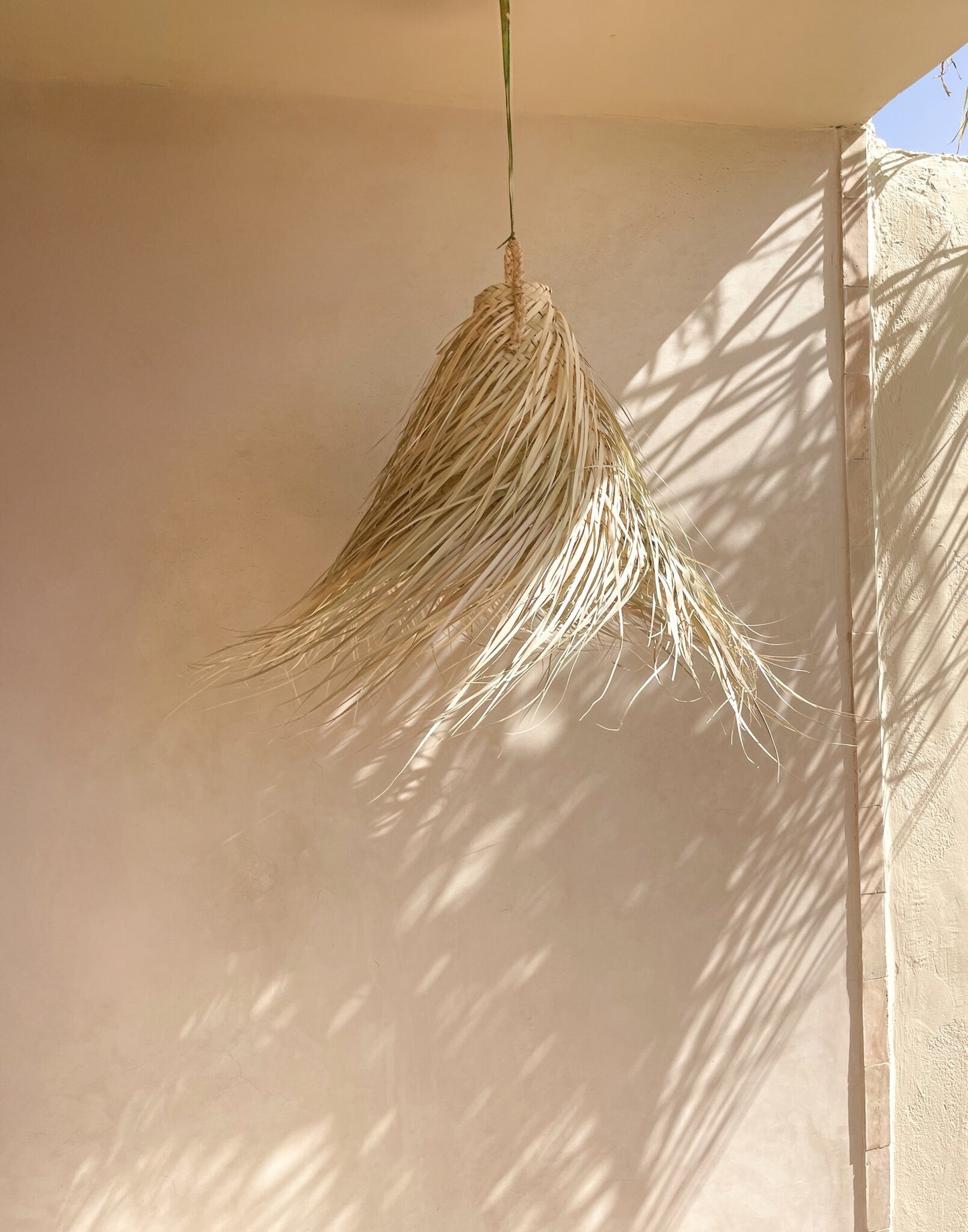 Raffia lamp triangle