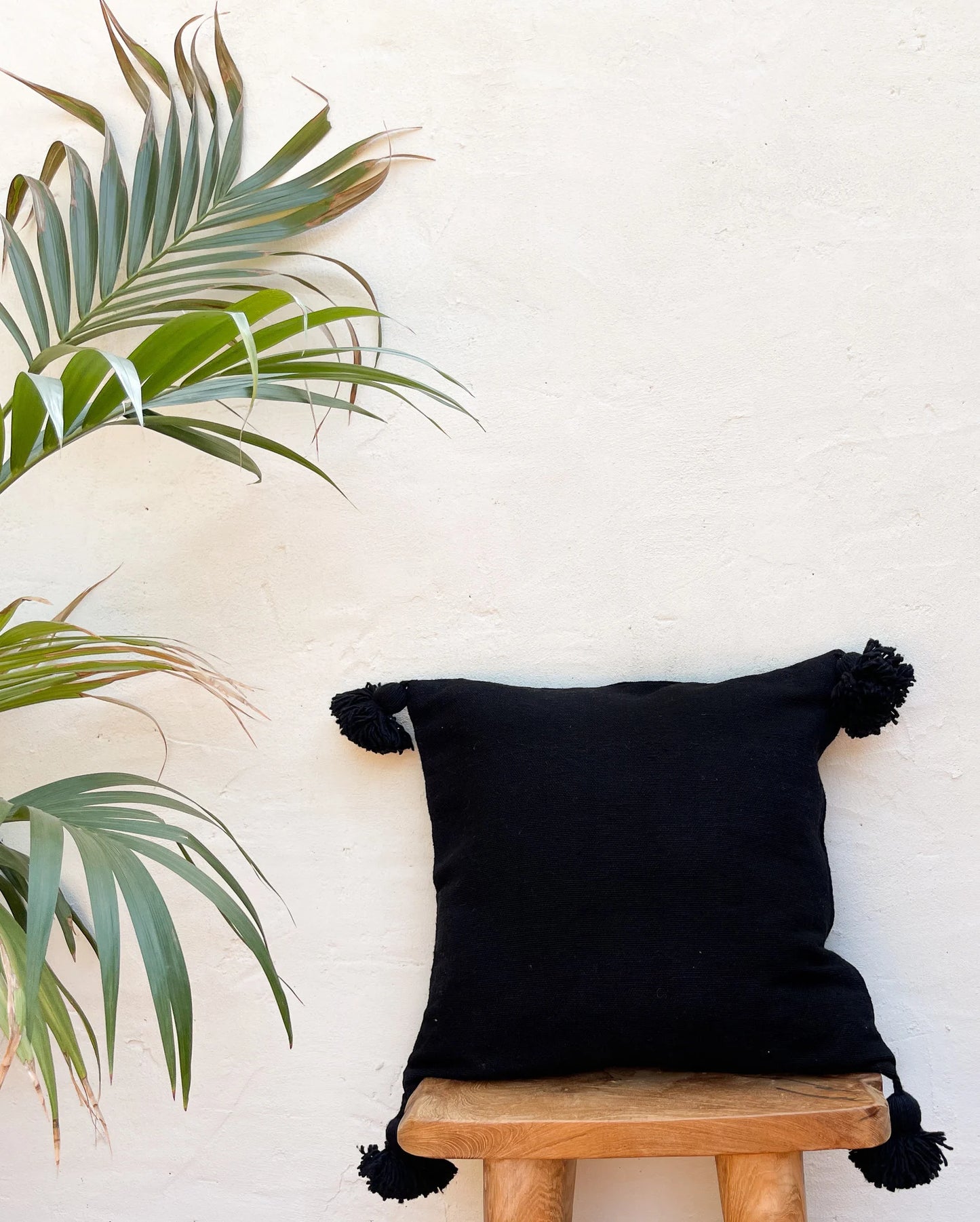 Pompom Kussen - Zwart